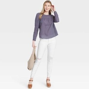 UNIVERSAL JEANS~Universal Thread Distressed White Ladies Skinny Jeans